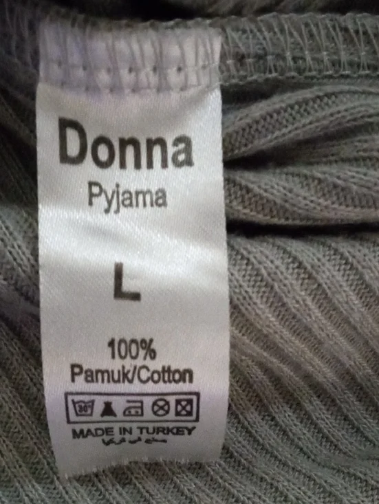 Women's Ribbed Button-Front Top - Picture 7 of 8